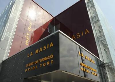  یکی از دیوارهای کمپ بارسلونا فرو ریخت