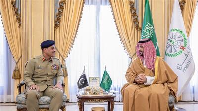  دیدار وزیر دفاع عربستان با فرمانده ارتش پاکستان