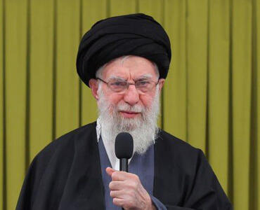  رهبر انقلاب: دفاع مقدس هشت ساله آزمون افتخارانگیز ملت ایران بود
