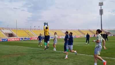  گرم کردن بازیکنان شمس آذر و آلومینیوم پیش از دیدار دو تیم