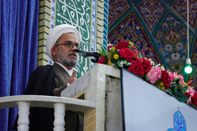 امام جمعه کرمان: باید آرامش را از رهبر معظم انقلاب یاد بگیریم