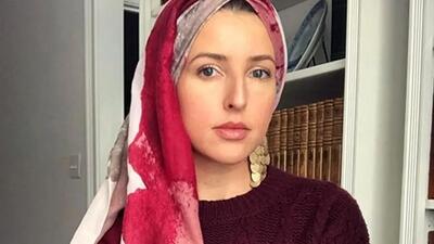  جنیفر خواننده‌ی آمریکایی در پخش زنده قرآن خواند/ ویدئو