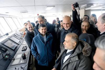  امضا سند تحویل کشتی بیش از ۷۲۰۰ تنی خزر با حضور سفیر ایران+ عکس