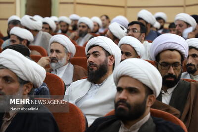  روحانیون و ائمه جماعات، محور اصلی حرکت فرهنگی در جامعه هستند