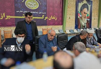  آزادی و مرخصی ۱۲۵ زندانی واجد شرایط در پی حضور میدانی قضات فارس در زندان عادل‌آباد شیراز