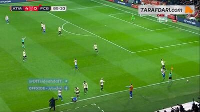  درگیری بازیکنان اتلتیکو مادرید و بارسلونا در دقایق پایانی بازی - پارس فوتبال