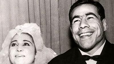  عکس ها و نوشته ها / نگاهی به عروسی غلامرضا تختی /  مادر و خواهرش چادرمشکی به سر داشتند /  مهریه عروس پانصدهزار ریال بود و مادر داماد سکه طلا به عروس داد