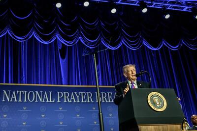  ترامپ ساخت کشتی‌های جدید جنگی برای جنگ افروزی را سرمایه گذاری تاریخی می‌داند! + فیلم