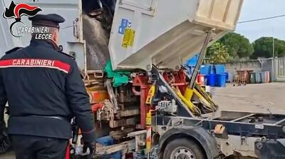  یک مرد 20 شمش طلا را به سطل زباله انداخت!