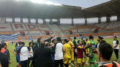  درگیری بازیکنان استقلال خوزستان و فجر در پایان بازی