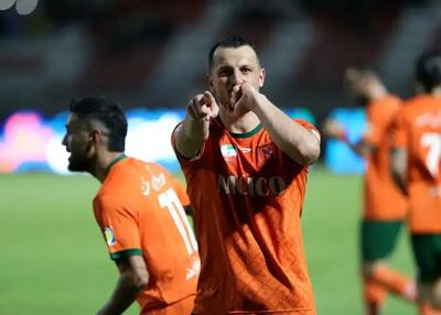  مهاجم سابق استقلال کفش طلا پوشید!(عکس)