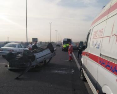  واژگونی یک دستگاه خودروی پژو در اتوبان تهران–قم / ۵ نفر مصدوم شدند