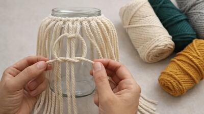  ایده های خلاقانه: تبدیل شیشه های قدیمی به دکوری های زیبا با طناب