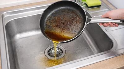  دیگه روغن را در سینک ظرفشویی نریزید / ترفند ساده ۱۰ ثانیه ای با فویل آلومینیومی