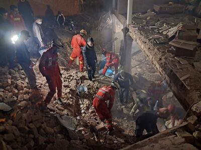  ریزش ساختمانی مسکونی در قم بر اثر انفجار گاز ۵ مصدوم و یک فوتی برجا گذاشت