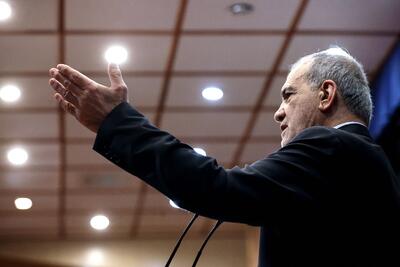  زیدآبادی: آقای شریعتمداری اینطور دست‌مریزاد گفتن‌ها فقط به پزشکیان آسیب می‌رساند