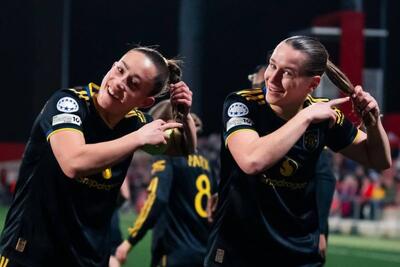  شادی گل طعنه‌آمیز زنان منچستر به هوادار معروف