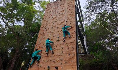  مدرسه تایوانی شرط دریافت دریافت مدرک فارغ‌التحصیلی صعود از دیوار صخره‌نوردی است!