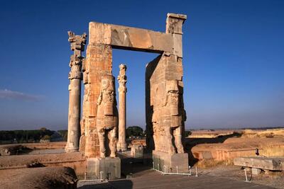  واکنش پایگاه میراث جهانی تخت‌جمشید به خبر یادگاری‌نویسی در دروازه ملل