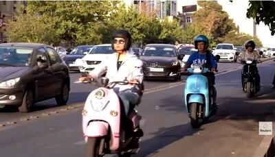  آیت الله سبحانی: موتورسواری بانوان ذاتا حرام شمرده نمی‌شود