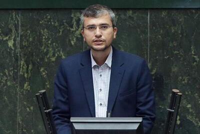  در ۱۴۰۵ به بانک‌هایی که مردم را بیچاره کردند نزدیک ۳۰۰ هزار میلیارد معافیت مالیاتی می‌دهیم/ نقدعلی: بجای نیروهای مسلح  یک درصد از سهم شهرداری کم کنید