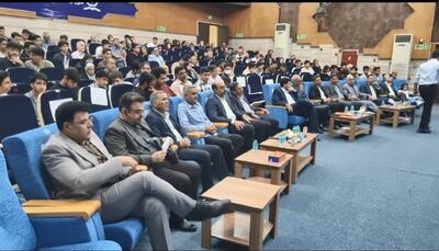  تجلیل از افتخارآفرینان دبیرستان نمونه دولتی آیت الله خامنه‌ای بندرعباس