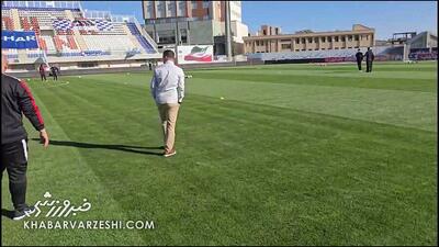  ویدیو| اوسمار ترک عادت نکرد؛ قدم زدن روی چمن
