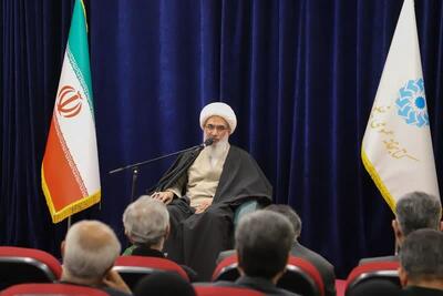 امام جمعه بوشهر: شخصیت‌هایی اثرگذار انقلابی معرفی شوند