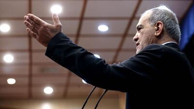  زیدآبادی خطاب به شریعتمداری: آیا این تمجیدها به ضرر پزشکیان تمام نمی شود؟