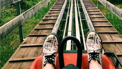  خلاقیت تحسین برانگیز  و ستودنی پدربزرگ مهربان اهل اندونزی در ساخت سورتمه چوبی با وسایل ساده حماسه آفرید/ گاهی وقتها با چیزای خیلی ساده میشه دل بچه هارو شاد کرد