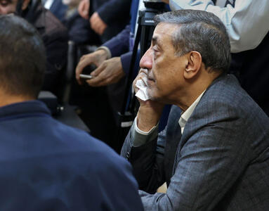  چهره متاثر جعفر قائم‌پناه در دیدار پزشکیان با خانواده جان‌باختگان اعتراضات دی ماه + عکس