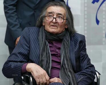  آواز هنرمندانه؛ دیگه باید بگیم مرحوم، رضا رویگری چشاشو بست شروع کرد خوندن تن صدا خداس