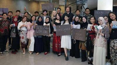  وبلاگ‌نویسان اندونزیایی خانه‌های خود را با پوسترهایی با نقل قول‌های پوتین تزئین می‌کنند