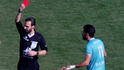  اخراج مستقیم و زودهنگام بازیکن پیکان مقابل مس