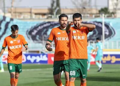  پایان نیمه اول: جباری در آستانه برد بزرگ