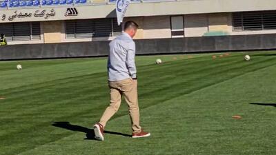  بازدید اوسمار از چمن استادیوم شهید سلیمانی