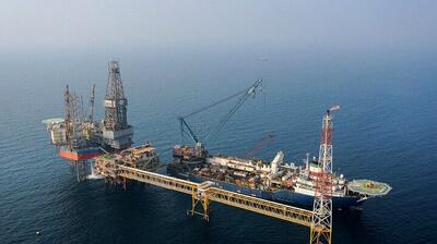  آغاز توسعه میدان مشترک فرزاد ب با نصب سازه عظیم دریایی