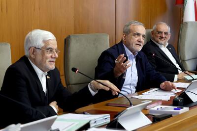  پزشکیان: حضور هنرمندان در صحنه در فضای غبارآلود ناشی از حوادث تلخ اخیر قابل  تقدیر است