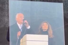  رضا پهلوی در مونیخ از پشت شیشه سخنرانی کرد!