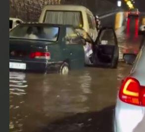  بارش‌های مداوم در تبریز باعث آب‌گرفتگی در معابر شد
