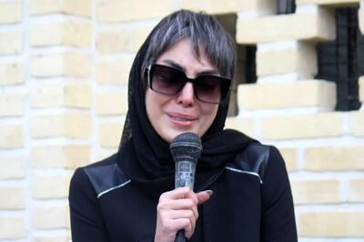  متن سوزناک و اشک‌های نیلوفر شهیدی در خاکسپاری پدرش