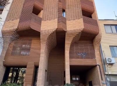  قشنگ‌ترین ساختمان آجری ایران؛ مثل یک رقصنده بی‌نظیر - چیدانه
