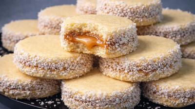  دستور پخت شیرینی نارگیلی کرم دار مناسب چای عصرانه