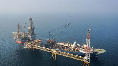  آغاز توسعه میدان مشترک فرزاد ب با نصب سازه عظیم دریایی