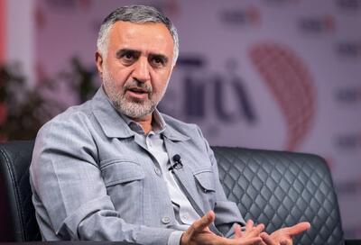  سراج، نماینده مجلس: اگر موتورسواری بانوان مجاز شود، بعد از این باید در خیابان‌ها بانوان‌ را جمع کنیم و جنازه‌های آن‌ها را تحویل بگیریم؟/ بانوان باید از موتورهای سه چرخ که کوچک و محترمانه هستند، استفاده کنند/ اگر موتور یک خانم در مسیر خراب شود، آیا می‌تواند آن را هل دهد و تا تعمیرگاه ببرد؟ اگر بنزین‌ تمام کند چه؟/ من اجازه نمی‌دهم دخترم، همسرم یا خواهرم سوار موتور دو چرخ شوند