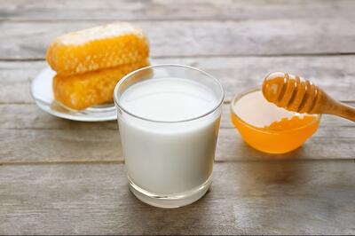  یک لیوان آرامش: چرا ترکیب شیر و عسل هنوز می‌درخشد؟
