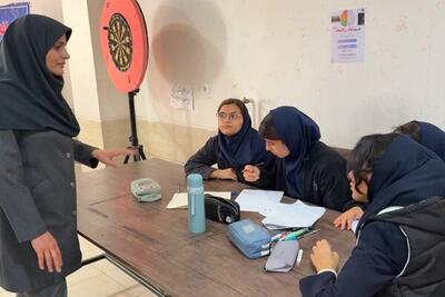  برگزاری لیگ کارسوق ریاضیات در دبیرستان فرزانگان امین نجف‌آباد