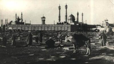  خاطرات ناصرالدین‌شاه: نماز ظهر و عصر را در بالای سر حضرت معصومه(ع) خواندیم