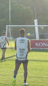  ویدئو: هنرنمایی نیمار با توپ تنیس در زمین تمرین - پارس فوتبال