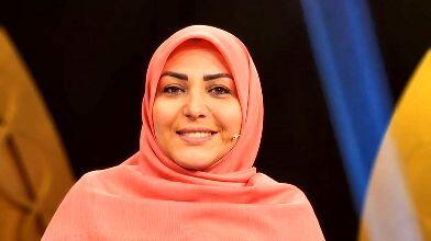  عکس / تغییر تیپ و استایل  شیک المیرا شریفی مقدم خارج از صدا و سیما / رونمایی از خود خانم مجری با کت و دامن در کنسرت محمد علیزاده